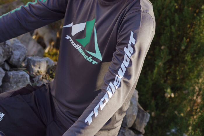 trailsucht-mtb-shirt-abwaerts-schwarz-grau-02